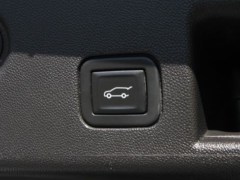 Used 2024 Chevrolet Equinox LT AWD/4WD image 9
