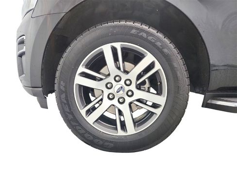 Used 2023 Ford Expedition Limited image 43