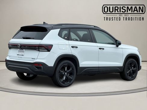 New 2025 Volkswagen Taos SE image 4