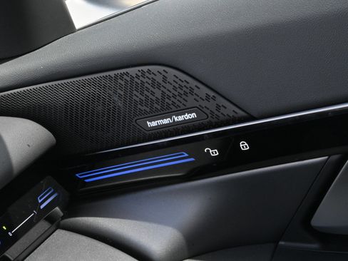 Used 2024 BMW 530i w/ M Sport Package image 34