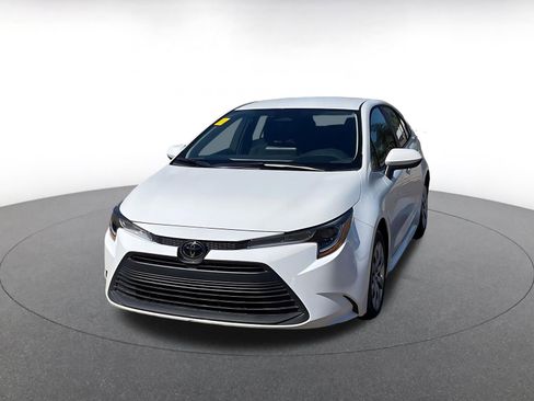 Used 2025 Toyota Corolla LE image 4