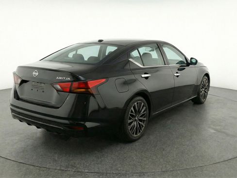 Used 2025 Nissan Altima 2.5 SV image 9