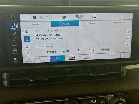 Used 2025 Jeep Gladiator Sport AWD/4WD image 18