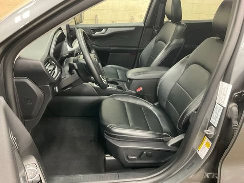 Certified 2025 Ford Escape Platinum AWD/4WD image 6