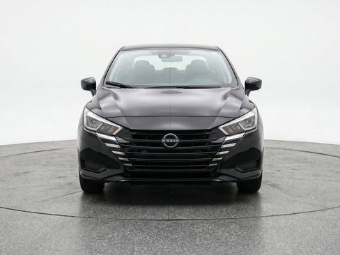 Used 2025 Nissan Versa SV image 2