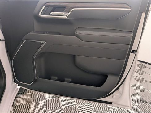 Certified 2025 GMC Sierra 1500 SLT image 33