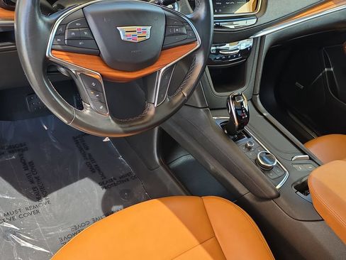 Certified 2024 Cadillac XT5 Premium Luxury w/ LPO, Premium Carpet Package FWD image 11