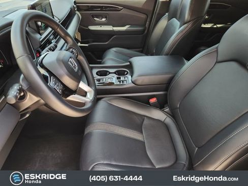 Used 2025 Honda Pilot Touring image 14