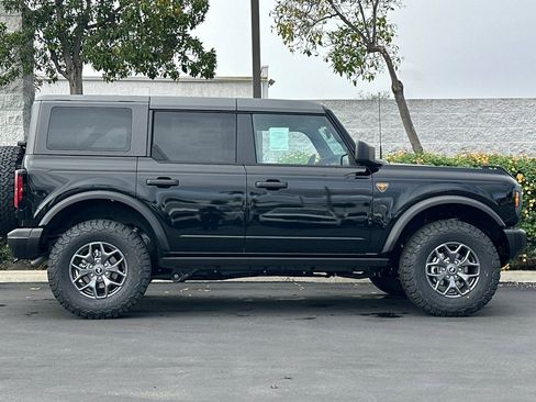 New 2025 Ford Bronco Badlands image 3