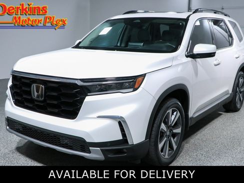 Used 2025 Honda Pilot Touring image 1