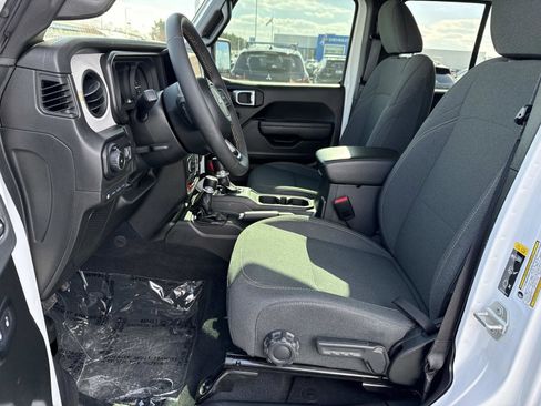 Used 2024 Jeep Wrangler Willys image 21