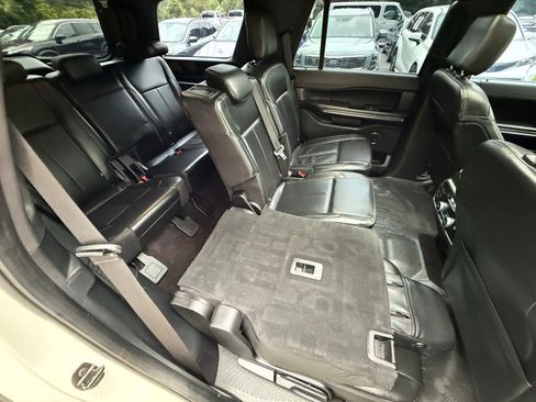 Used 2020 Ford Expedition XLT w/ Equipment Group 202A AWD/4WD image 36