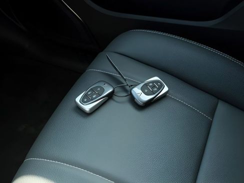 New 2025 VinFast VF 8 Eco image 31