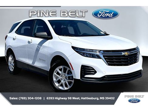Used 2022 Chevrolet Equinox LS image 1