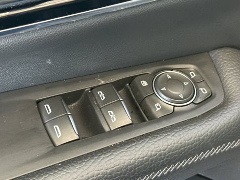 Used 2025 GMC Yukon Denali AWD/4WD image 18
