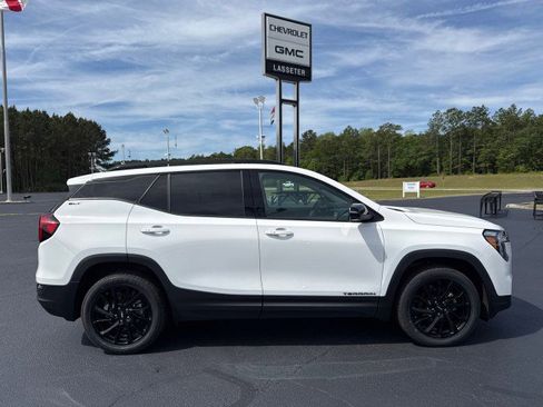 Used 2023 GMC Terrain SLT w/ Tech Package AWD/4WD image 2