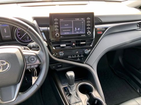 Used 2022 Toyota Camry SE image 6