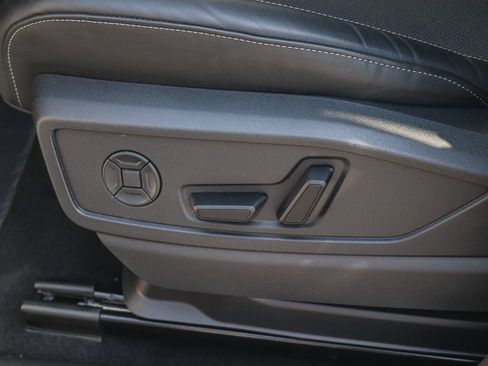 Used 2025 Audi Q5 Premium Plus w/ Premium Plus AWD/4WD image 24