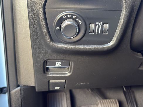 Used 2023 Jeep Grand Cherokee Altitude AWD/4WD image 22