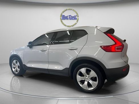Used 2022 Volvo XC40 T5 Momentum AWD/4WD image 3