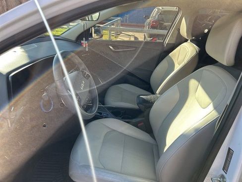 Used 2023 Kia Niro EX Touring image 7