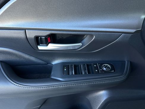 Used 2025 Toyota Grand Highlander XLE image 13