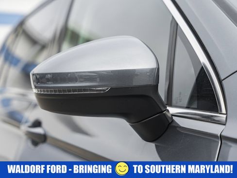 Used 2022 Volkswagen Tiguan SE image 17