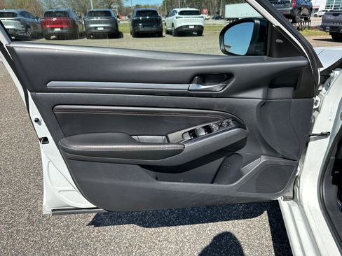 Certified 2023 Nissan Altima 2.0 SR FWD image 8