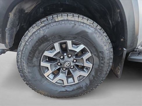 Used 2018 Toyota Tacoma TRD Off-Road AWD/4WD image 20