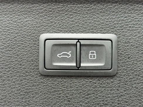 Used 2022 Audi Q5 e Premium w/ Convenience Package AWD/4WD image 12