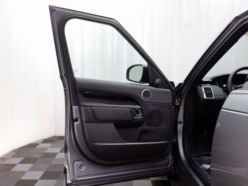 New 2025 Land Rover Discovery S image 4