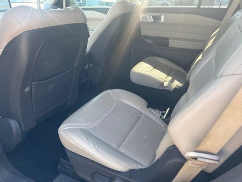 Used 2020 Ford Explorer Platinum w/ Premium Technology Package AWD/4WD image 6