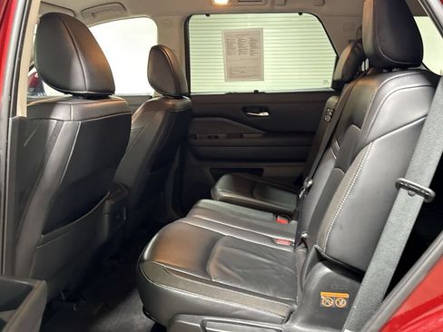 Used 2023 Nissan Pathfinder SL AWD/4WD image 23