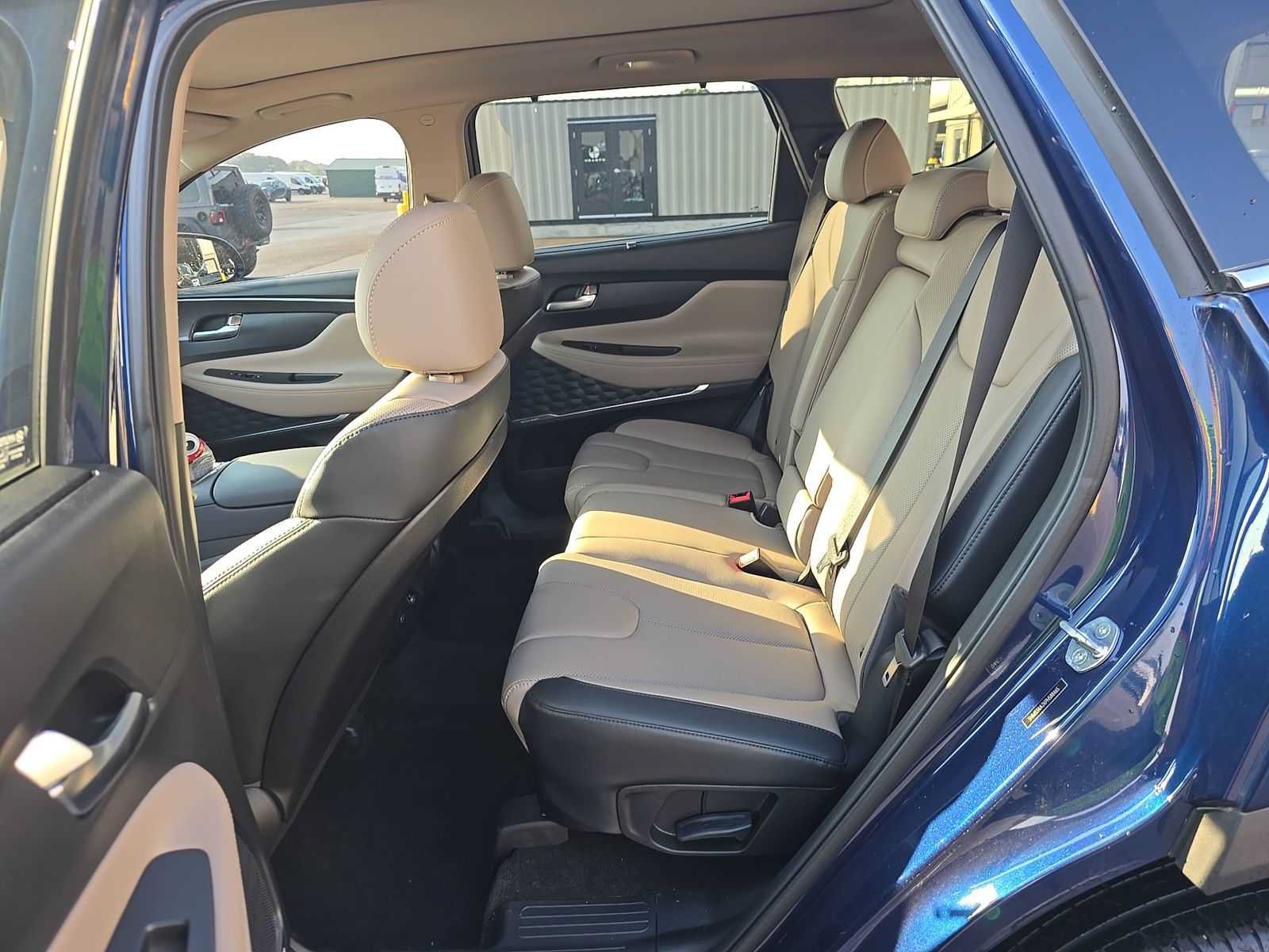 Used 2023 Hyundai Santa Fe SEL w/ Premium Package FWD image 12