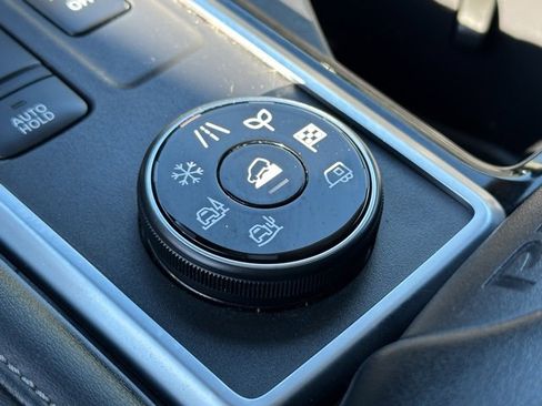 Certified 2023 Nissan Pathfinder SL w/ Lighting Package (N92) image 37