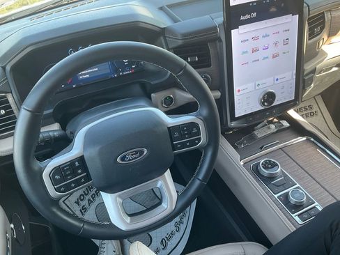 Used 2024 Ford Expedition Limited AWD/4WD image 25