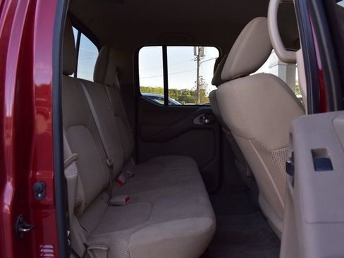 Used 2015 Nissan Frontier SV w/ SV Value Truck Package AWD/4WD image 18