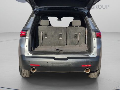 Used 2023 Chevrolet Traverse LT FWD image 9