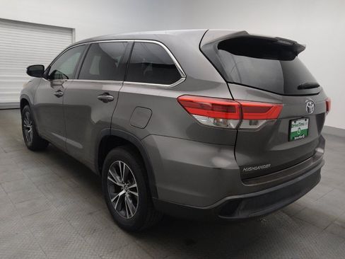 Used 2018 Toyota Highlander LE image 5