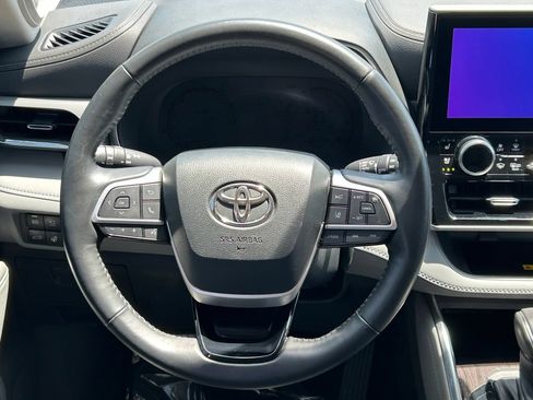 Used 2023 Toyota Highlander Platinum FWD image 46