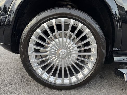 Used 2023 Mercedes-Benz Maybach GLS 600 4MATIC image 10