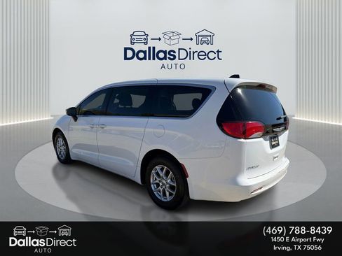 Used 2023 Chrysler Voyager LX image 8