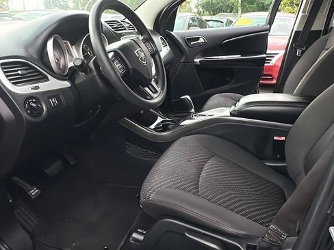 Used 2017 Dodge Journey SE FWD image 25