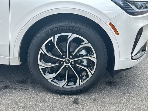 New 2026 Lincoln Nautilus Reserve AWD/4WD image 13