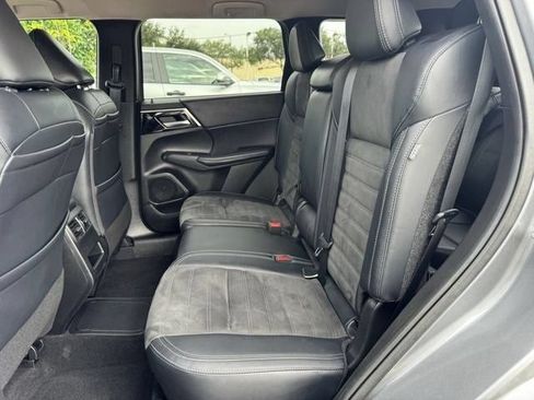 Used 2023 Mitsubishi Outlander SE AWD/4WD image 24