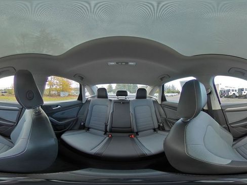 Used 2025 Volkswagen Jetta SE image 42