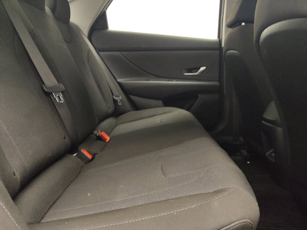 Used 2025 Hyundai Elantra SE FWD image 19