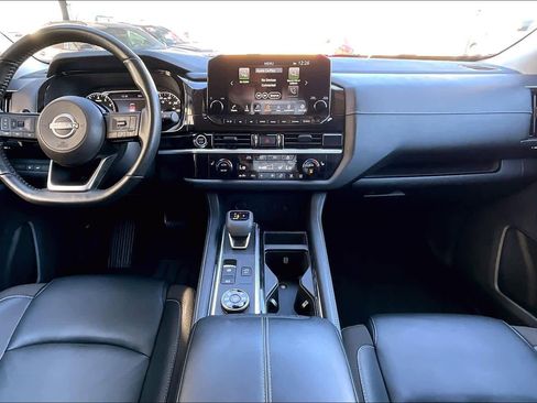 Used 2023 Nissan Pathfinder SL image 13