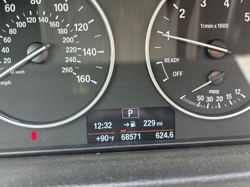 Used 2015 BMW 320i Sedan RWD image 14