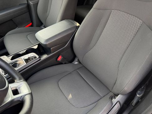 Used 2025 Kia Sportage LX FWD image 36
